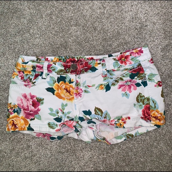 Vanilla Star Juniors White floral jean shorts sz 9 - Picture 3 of 8